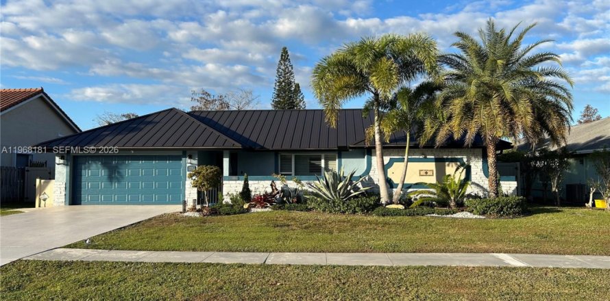 Дом в Веллингтон, Флорида 3 спальни, 180.04м2 № 2030839