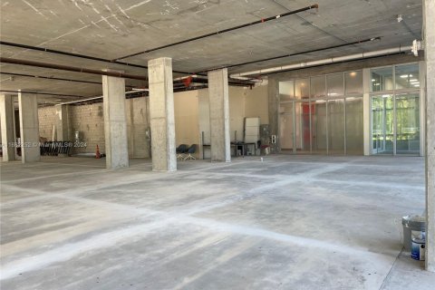 Propiedad comercial en venta en Aventura, Florida № 1859568 - foto 8