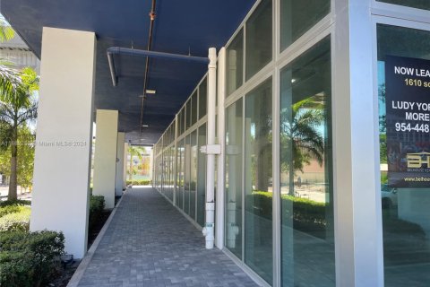 Propiedad comercial en venta en Aventura, Florida № 1859568 - foto 4