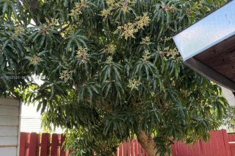 House in Oakland Park, Florida 2 bedrooms, 81.75 sq.m. № 2043247 - photo 7