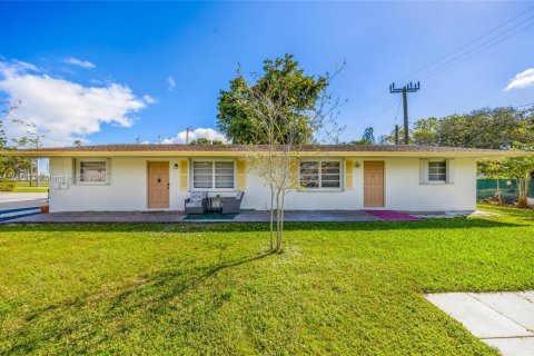 Propiedad comercial en venta en Fort Lauderdale, Florida, 157.56 m2 № 1860314 - foto 1