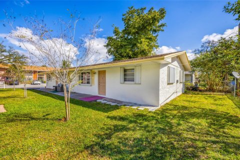 Propiedad comercial en venta en Fort Lauderdale, Florida, 157.56 m2 № 1860314 - foto 5