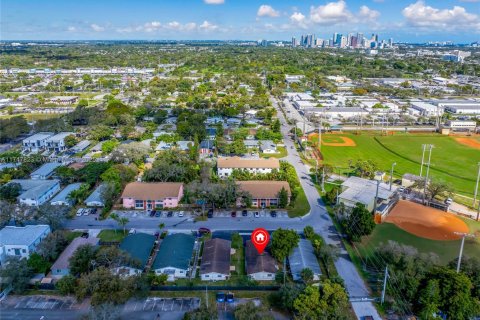 Propiedad comercial en venta en Fort Lauderdale, Florida, 157.56 m2 № 1860314 - foto 15