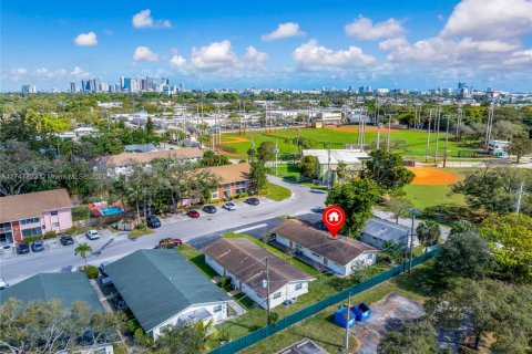 Propiedad comercial en venta en Fort Lauderdale, Florida, 157.56 m2 № 1860314 - foto 17