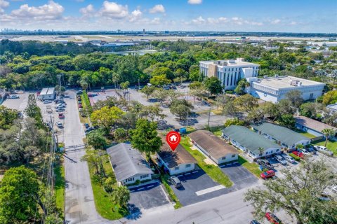 Propiedad comercial en venta en Fort Lauderdale, Florida, 157.56 m2 № 1860314 - foto 11