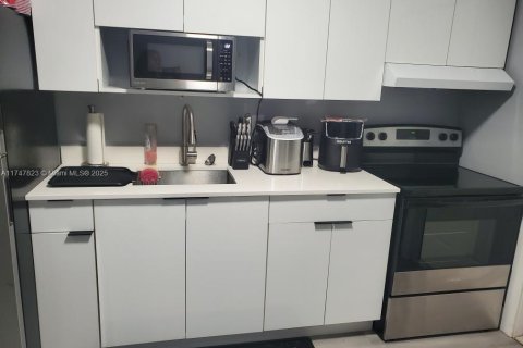 Propiedad comercial en venta en Fort Lauderdale, Florida, 157.56 m2 № 1860314 - foto 8