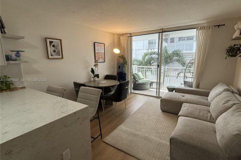 Купить кондоминиум в Майами-Бич, Флорида 2 спальни, 69.86м2, № 2060311 - фото 5