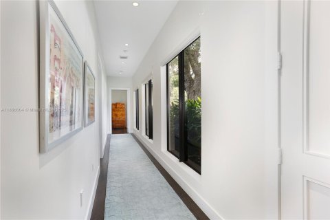 House in Coral Gables, Florida 6 bedrooms, 433.11 sq.m. № 1738973 - photo 15