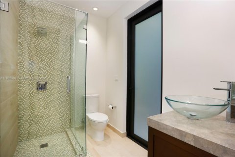 House in Coral Gables, Florida 6 bedrooms, 433.11 sq.m. № 1738973 - photo 29