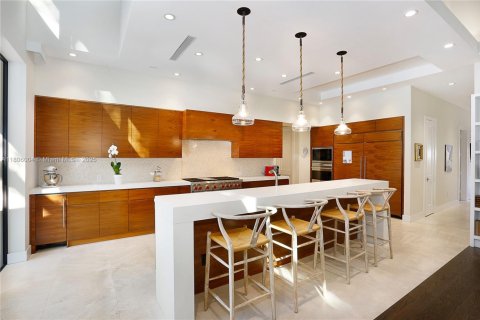 House in Coral Gables, Florida 6 bedrooms, 433.11 sq.m. № 1738973 - photo 10