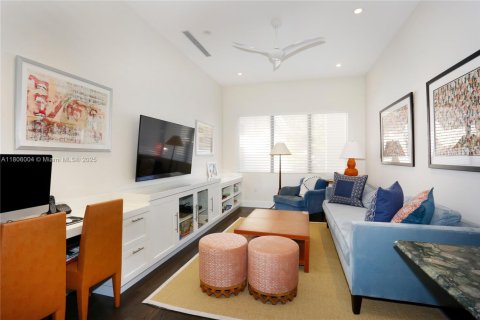 House in Coral Gables, Florida 6 bedrooms, 433.11 sq.m. № 1738973 - photo 14