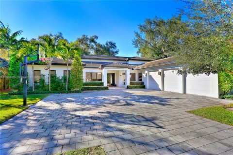 House in Coral Gables, Florida 6 bedrooms, 433.11 sq.m. № 1738973 - photo 2