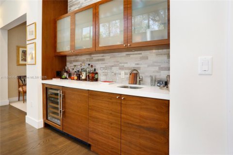 House in Coral Gables, Florida 6 bedrooms, 433.11 sq.m. № 1738973 - photo 13