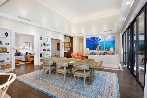House in Coral Gables, Florida 6 bedrooms, 433.11 sq.m. № 1738973 - photo 7