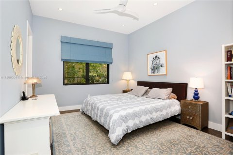 House in Coral Gables, Florida 6 bedrooms, 433.11 sq.m. № 1738973 - photo 21