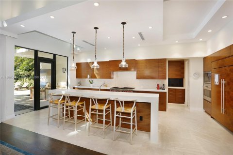 House in Coral Gables, Florida 6 bedrooms, 433.11 sq.m. № 1738973 - photo 9