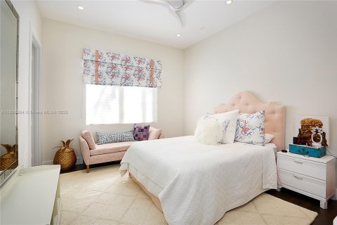 House in Coral Gables, Florida 6 bedrooms, 433.11 sq.m. № 1738973 - photo 26