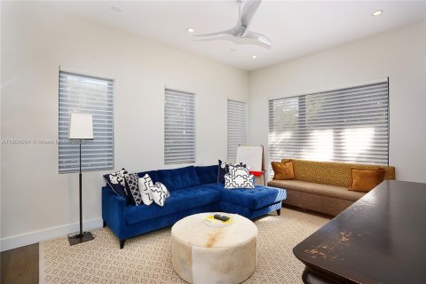 House in Coral Gables, Florida 6 bedrooms, 433.11 sq.m. № 1738973 - photo 24