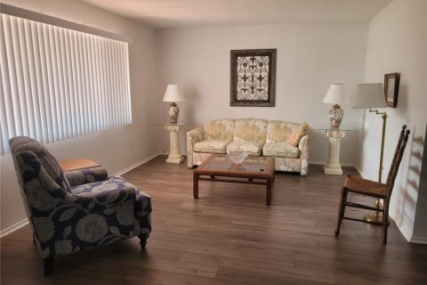 House in Sun City Center, Florida 3 bedrooms, 190.73 sq.m. № 1905905 - photo 4