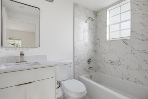 Villa ou maison à louer à Miami, Floride: 3 chambres, 157.93 m2 № 1988140 - photo 6