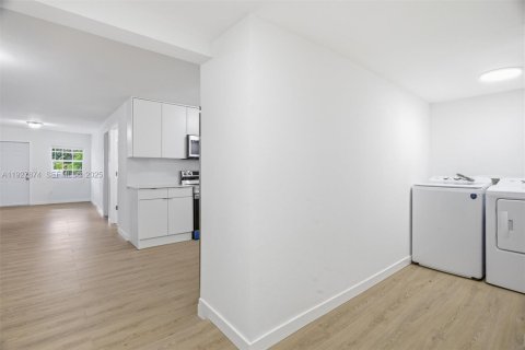 Villa ou maison à louer à Miami, Floride: 3 chambres, 157.93 m2 № 1988140 - photo 9