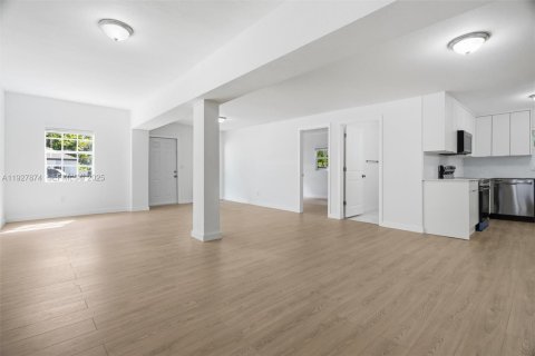 Villa ou maison à louer à Miami, Floride: 3 chambres, 157.93 m2 № 1988140 - photo 5