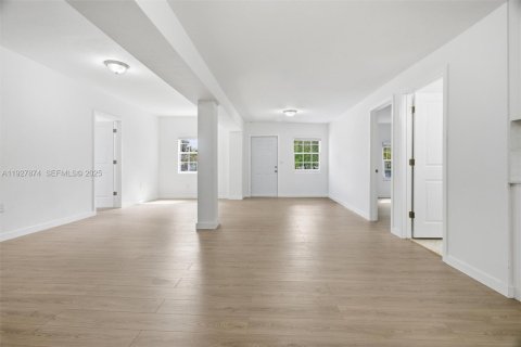 Villa ou maison à louer à Miami, Floride: 3 chambres, 157.93 m2 № 1988140 - photo 8