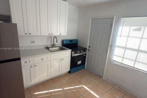 Снять в аренду виллу или дом в Майами, Флорида 2 спальни, 128.02м2, № 1998918 - фото 3