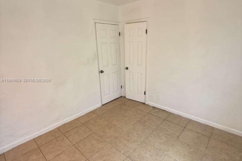 Снять в аренду виллу или дом в Майами, Флорида 2 спальни, 128.02м2, № 1998918 - фото 2