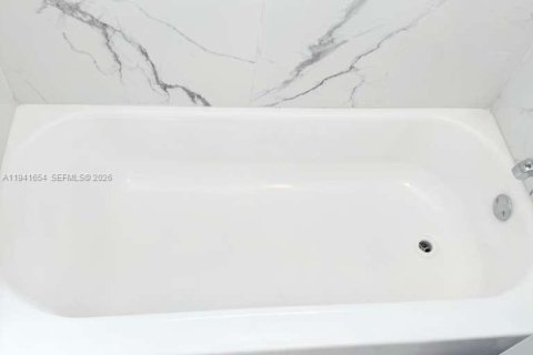 Снять в аренду виллу или дом в Майами, Флорида 2 спальни, 128.02м2, № 1998918 - фото 6