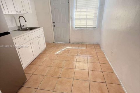 Снять в аренду виллу или дом в Майами, Флорида 2 спальни, 128.02м2, № 1998918 - фото 13