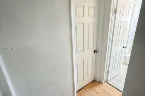 Снять в аренду виллу или дом в Майами, Флорида 2 спальни, 128.02м2, № 1998918 - фото 8