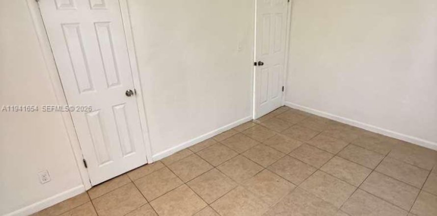 Дом в Майами, Флорида 2 спальни, 128.02м2 № 1998918