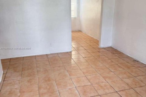 Снять в аренду виллу или дом в Майами, Флорида 2 спальни, 128.02м2, № 1998918 - фото 12