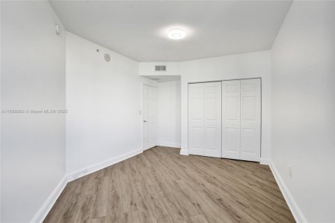 Condo in Plantation, Florida, 2 bedrooms  № 1953549 - photo 21