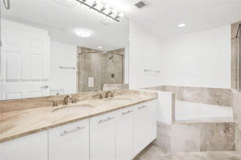 Condo in Plantation, Florida, 2 bedrooms  № 1953549 - photo 15