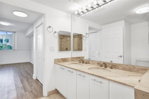 Condo in Plantation, Florida, 2 bedrooms  № 1953549 - photo 14