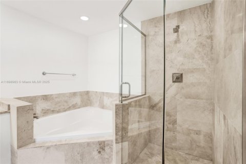 Condo in Plantation, Florida, 2 bedrooms  № 1953549 - photo 17