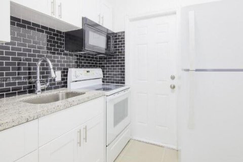 Appartement à louer à Dania Beach, Floride: 2 chambres, 69.68 m2 № 2016577 - photo 5