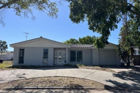 Villa ou maison à louer à Port Richey, Floride: 3 chambres, 112.04 m2 № 1908555 - photo 2