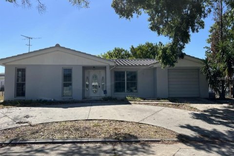 House in Port Richey, Florida 3 bedrooms, 112.04 sq.m. № 1908555 - photo 1