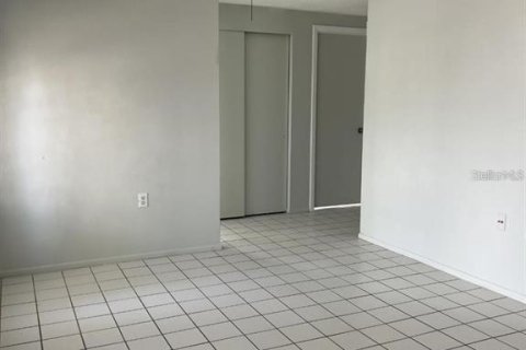 Villa ou maison à louer à Port Richey, Floride: 3 chambres, 112.04 m2 № 1908555 - photo 12