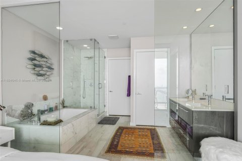 Copropriété à vendre à Miami, Floride: 2 chambres, 110.18 m2 № 1937949 - photo 15