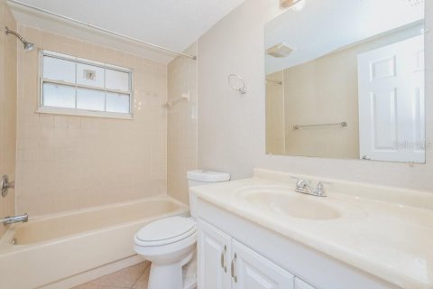 Villa ou maison à louer à New Port Richey, Floride: 3 chambres, 116.31 m2 № 2391132 - photo 15