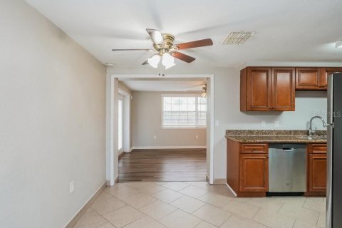Villa ou maison à louer à New Port Richey, Floride: 3 chambres, 116.31 m2 № 2391132 - photo 5