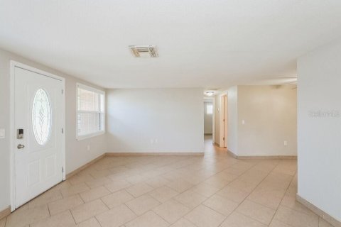 Villa ou maison à louer à New Port Richey, Floride: 3 chambres, 116.31 m2 № 2391132 - photo 4
