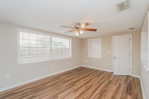 Villa ou maison à louer à New Port Richey, Floride: 3 chambres, 116.31 m2 № 2391132 - photo 8