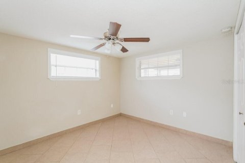 Villa ou maison à louer à New Port Richey, Floride: 3 chambres, 116.31 m2 № 2391132 - photo 12