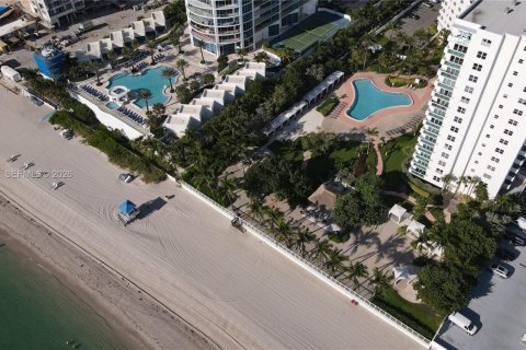 Copropriété à vendre à Hollywood, Floride: 2 chambres, 108.7 m2 № 2439368 - photo 10