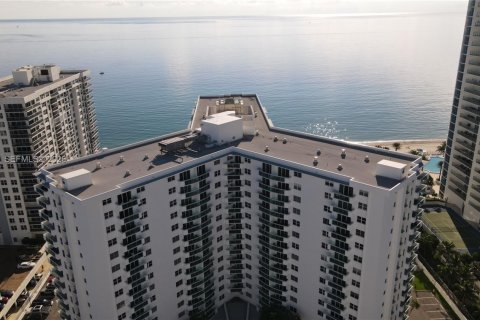 Copropriété à vendre à Hollywood, Floride: 2 chambres, 108.7 m2 № 2439368 - photo 2